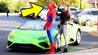 SPIDER-MAN EXPOSES A GOLD DIGGER!!