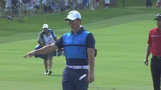 Rory McIlroy knocks approach stiff at Arnold Palmer