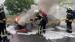 У Золочівському районі горіло авто