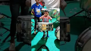 वाद्य🥁 कुठलाही असो वाजवण्यासाठी 👶 वयोमर्यादा नसते त्यासाठी फक्त वादनाची आवड पाहिजे #balvadak #banjo