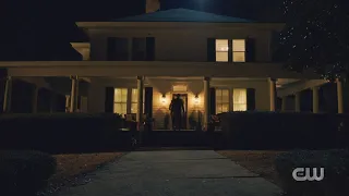 Legacies 3x9 - Alaric visiting his daughter Josie at Damon and Elena's house in Mystic Falls