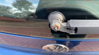 How to replace rear wiper arm cap on VW Polo 9n3