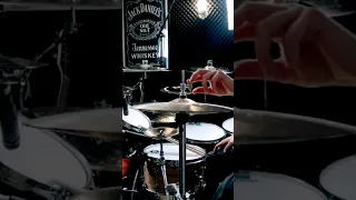 Dave Grohl's vs Chad Channing's drumming style #nirvana #davegrohl #chadchanning