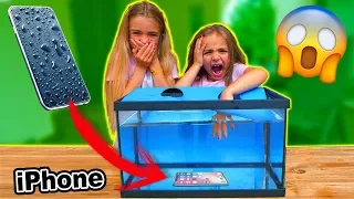 QUE HAY EN EL ACUARIO? WHAT'S IN THE AQUARIUM CHALLENGE!! IPHONE X UNDERWATER Las Ratitas