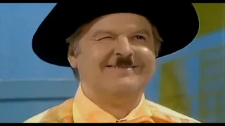 BENNY HILL - "GERMAN PROFESSOR"