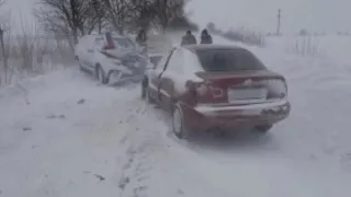 Полицейский автомобиль попал в лобовое столкновение