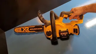 How to turn on Dewalt 20v battery chain saw