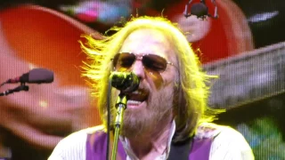 TOM PETTY - Refugee - Live from Front Row