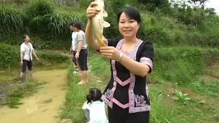 烧烤鲤鱼要怎么做？秋子现抓现烤，只用一根木棍就做出最美田野味