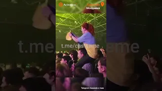 🟠На концерте Noize MC в Кишинёве охранники отбирали флаги Украины