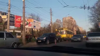 Два автомобілі та тролейбус потрапили у ДТП в Чернівцях