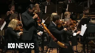 Hawke Memorial: William Barton and the Sydney Symphony Orchestra play Down Under | ABC News