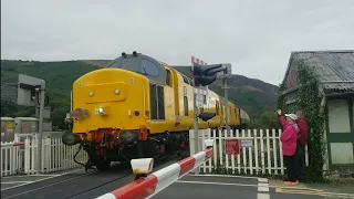 *Cambrian Coast Express* Fairbourne Level Crossing 20.8.20