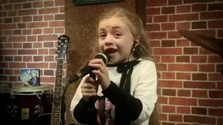 INCREDIBILE - QUESTA BAMBINA FA IMPAZZIRE CON IL SUO TALENTO!!