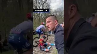 OUCH 😖 Fan films AWFUL cycling crash up close 😩 #parisroubaix #cycling #fail