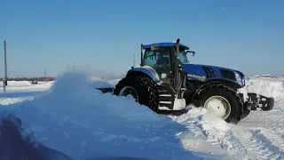 Бегу СПАСАТЬ БАБУЛЮ! Деревня под снегом! ЧИСТКА СНЕГА ОГРОМНЫМ ТРАКТОРОМ!