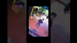 Guy gets dragged by a ghost in the gym !!