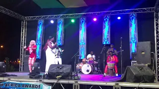 Binguini Bakhaga diarabi en concert