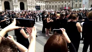 Flash Mob Milano Champions League anthem