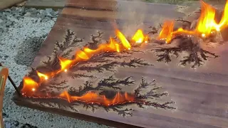 DIY! CUTTING BOARD, LICHTENBERG FIGURE & EPOXY.