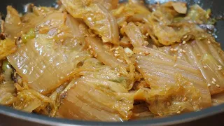 묵은지볶음 묵은지들기름볶음 신김치 버리지마세요! 신김치 맛있게 먹는 최고의 방법 stir-fried kimchi