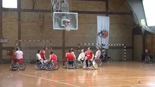 Košarkaši u invalidskim kolicima