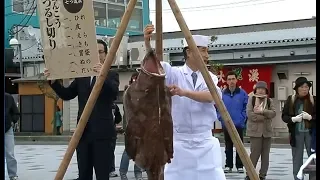 Японская уличная еда -  Огромная Рыба Морской Чёрт  (Удильщик) HD