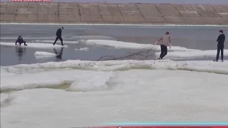Подростки на р.Волга бегали по льдинам