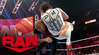 Edge accidently Spears Dominik while repelling a Judgment Day attack: Raw, Aug. 1, 2022