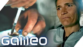 Hilfe statt Strafe - die Drogenpolitik Portugals | Galileo | ProSieben