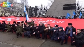 В Архангельске развернули масштабную копию Знамени Победы
