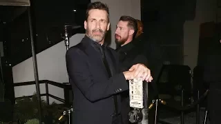 Jon Hamm Has No Love For The Paparazzi!