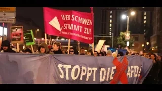 Berlin Alexanderplatz: Demonstrationen gegen die Wahlparty der AfD