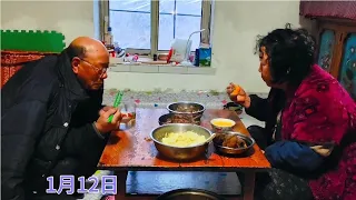 东北山沟老妈做酱焖小河鱼，河鱼下酒嘎嘎香！这味也太地道了！鲜