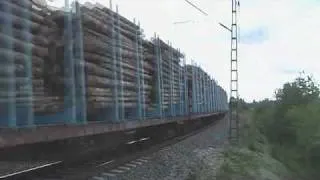 Freight train 4220 passes Kyllästämö level crossing