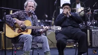 Rolling Stone, Keith Richards Rehearses “Little Red Rooster” with James Cotton Backstage