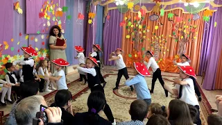 Танец мальчиков  на осенний праздник "Мухоморы"