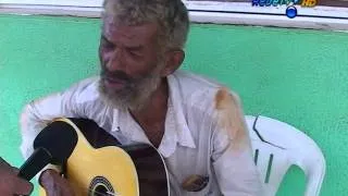 Morador de rua cantou para nossa reportagem alguns sucessos nacionais