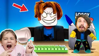 DEV OKULDA SAKLAMBAÇ OYNUYORUZ 😄 Roblox Mega Hide and Seek