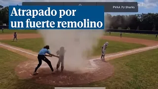 Rescatan a un niño que fue atrapado por un remolino mientras juega al béisbol