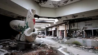 Exploring the Abandoned 1.25 Million Square Foot Jamestown Mall in St. Louis