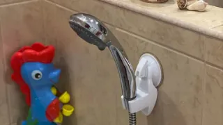 Nastavitelný držák na sprchu