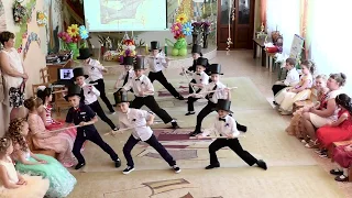 Танец джентельменов с тросточкой сад 395 г. Донецк