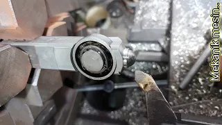 This innovative lathe tool is not shown in any school