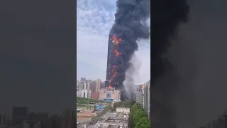 в Китае 20 минут сгорел Небоскрёб