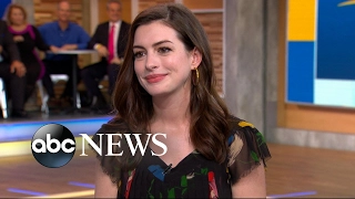 Anne Hathaway dishes on her $15 flea market dress