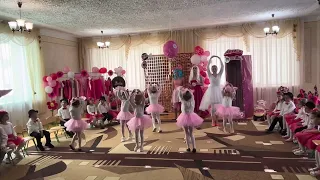 Barbie party in kindergarten ballerinas dance танець балярин Барбі вечірка