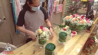 HOW TO ARRANGE SIMPLE FLOWER ARRANGEMENTS INTO SMALL GLASS VASE..