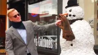 ¡El Hombre de Nieve Asusta a Todos los Hombres Graciosos: Las Reacciones Más Divertidas!