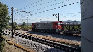 🇸🇰Тепловоз FGC 254.03 с 7 сочлинёнными вагонами автовозами серии 65000 проезжает станцию Molí Nou